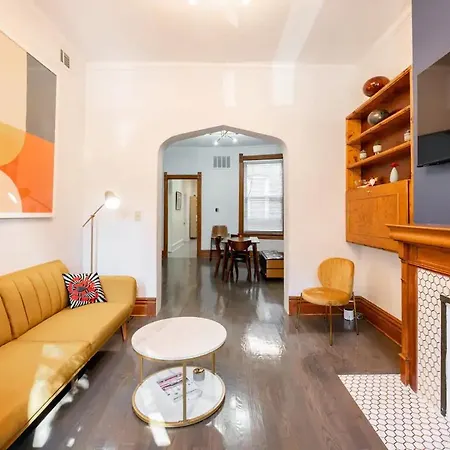 Lincoln Park 3 Bedroom Penthouse